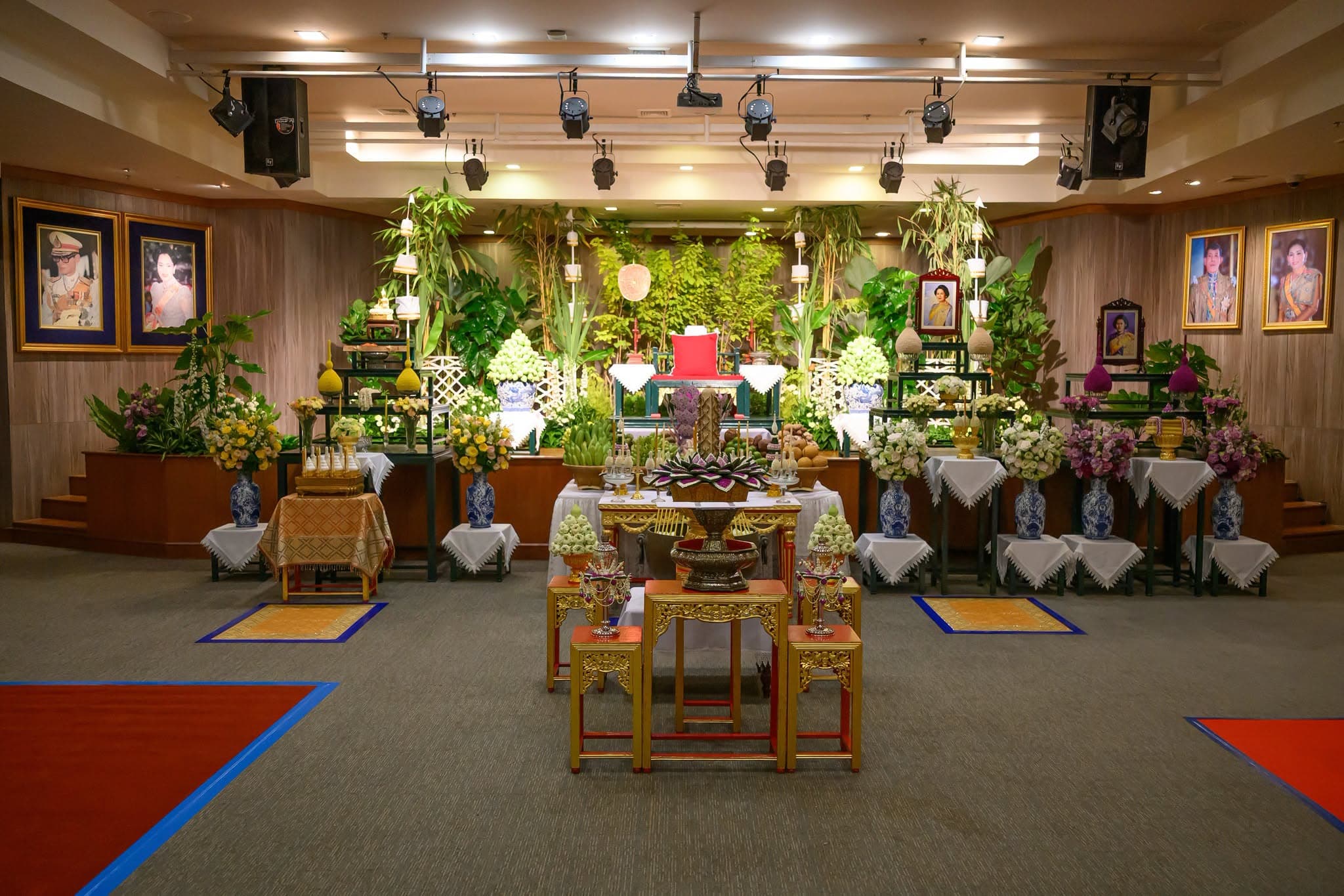 สถานที่ประกอบพิธีเทศน์มหาชาติ ณ ห้องประชุมใหญ่ สำนักหอสมุดแห่งชาติ
